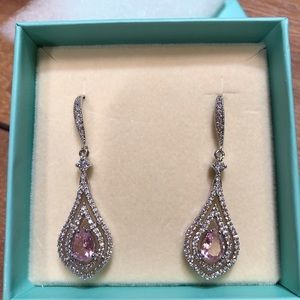 New- Gorgeous dangle teardrop earrings